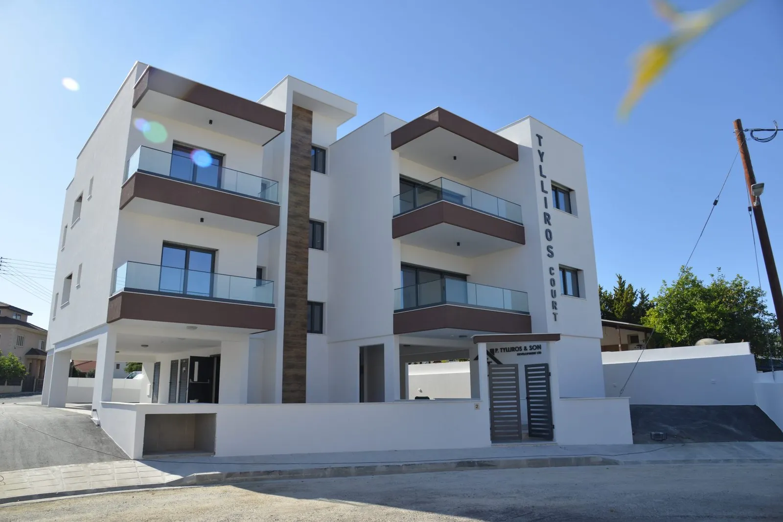 Tylliros Court – external views 8